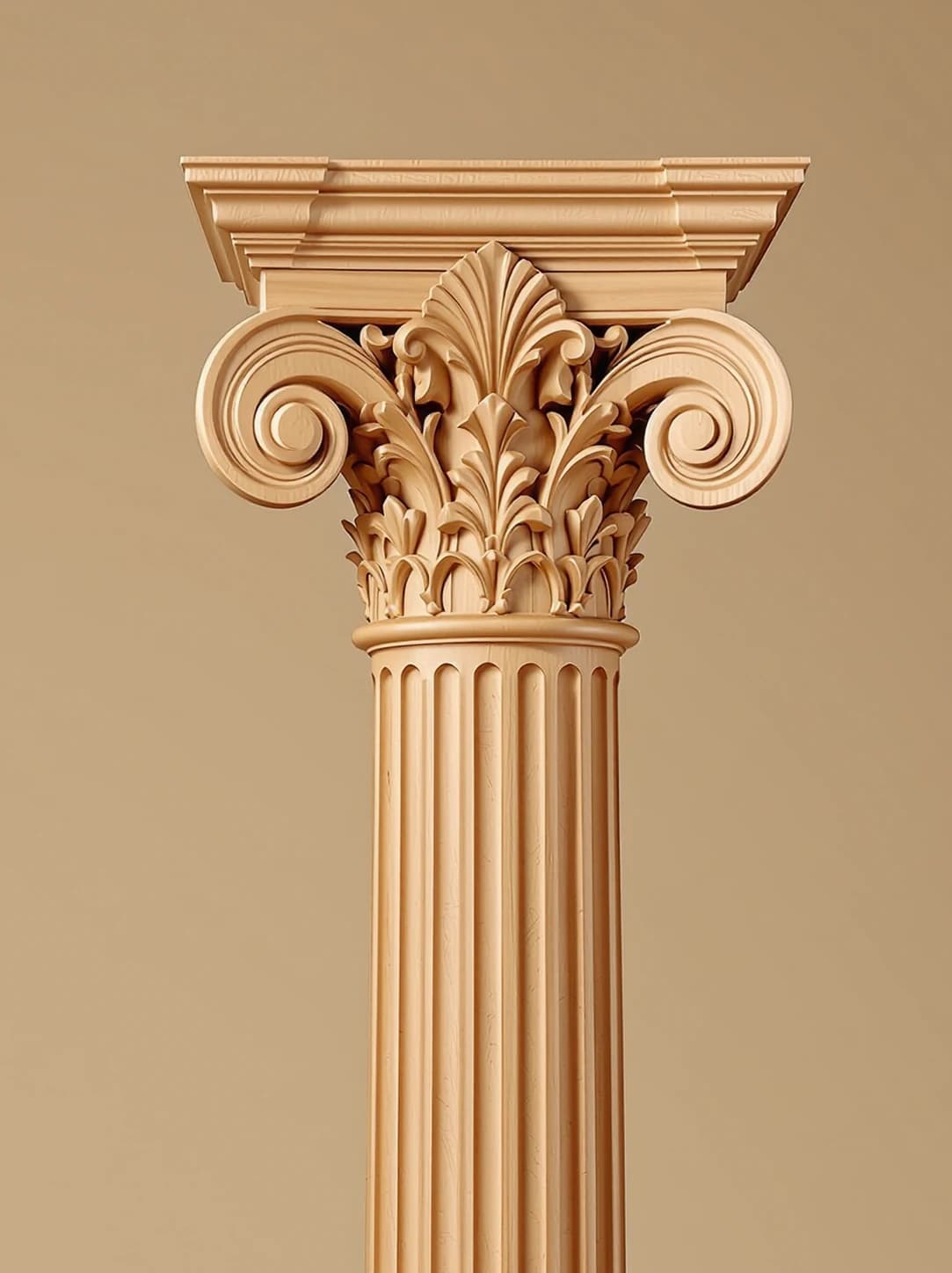Une colonne de bois clair, chapiteau sculpté.