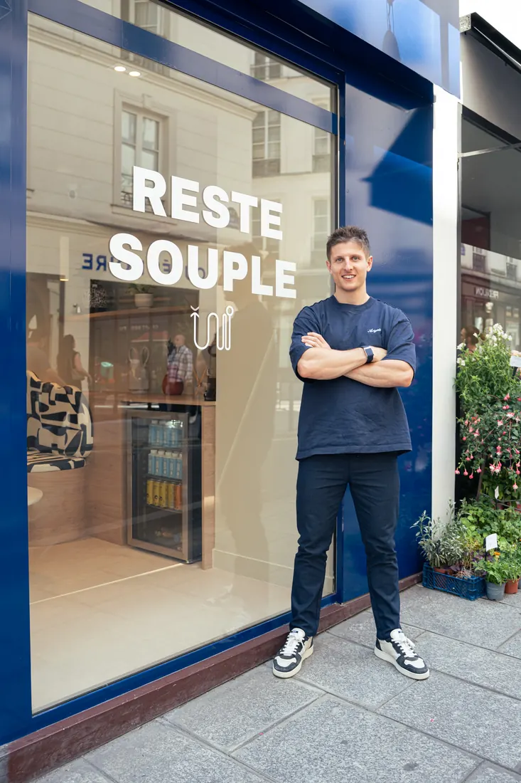Auguste Pugnet, fondateur de Flexlab, devant le studio Condorcet